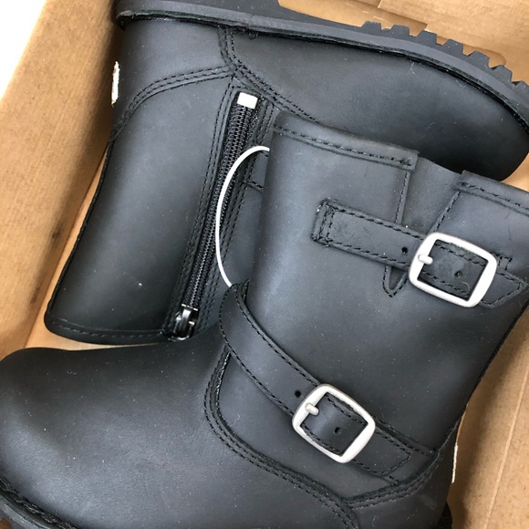 UGG Harwell Buckled Leather Boots for little girls - Picture 6 of 7